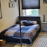 1 Bedroom Flat 27 Mins To London Victoria